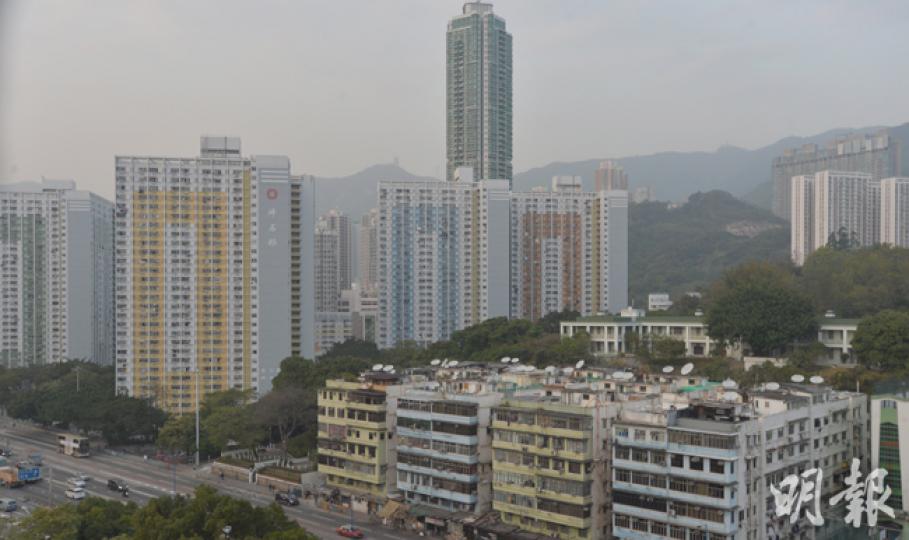 高等法院裁定,城規會在灣仔、旺角、油麻地和九龍灣4區的分區大綱草圖,無充分履行諮詢責任,造成程序上的不公平,城規會須撤銷高度限制的要求。圖中受高限影響的九龍灣啟德大廈重建計劃,地盤高度限制將要重審。(鄧宗弘攝)九龍灣啟德大廈重建過程緩慢,發展商收購業權多年,卻因計劃興建逾202米高的住宅樓宇,不符合城規會高度限制,結果無法上馬,舊樓單位一直丟空,氣氛冷清。(鄧宗弘攝)灣仔聯發街12至24號地盤,由內地房企萬科集團持有。根據原來城規會高限,新建樓宇限於110米高。(葉家豪攝) 高等法院裁定,城規會在灣仔、旺角、油麻地和九龍灣4區的分區大綱草圖,無充分履行諮詢責任,造成程序上的不公平,城規會須撤銷高度限制的要求。圖中受高限影響的九龍灣啟德大廈重建計劃,地盤高度限制將要重審。(鄧宗弘攝)九龍灣啟德大廈重建過程緩慢,發展商收購業權多年,卻因計劃興建逾202米高的住宅樓宇,不符合城規會高度限制,結果無法上馬,舊樓單位一直丟空,氣氛冷清。(鄧宗弘攝)灣仔聯發街12至24號地盤,由內地房企萬科集團持有。根據原來城規會高限,新建樓宇限於110米高。(葉家豪攝)