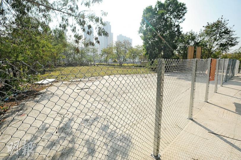屯門業旺路商住地由莊士中國擊敗其餘8個財團,以4.288億元投得,每方呎樓面地價2997元,符合市場預期。(胡景禧攝) 屯門業旺路商住地由莊士中國擊敗其餘8個財團,以4.288億元投得,每方呎樓面地價2997元,符合市場預期。(胡景禧攝)