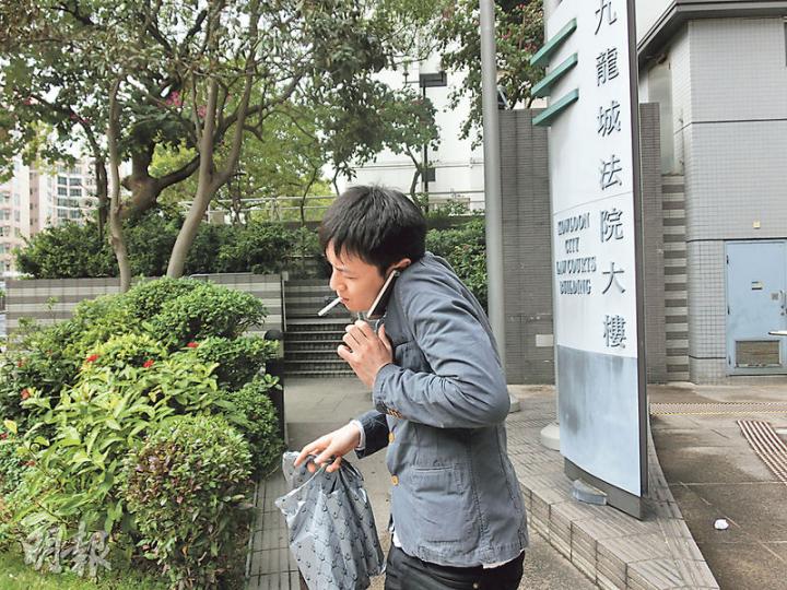 先達手機店主沈嘉豪（圖）聲稱不懂分辨真假，並不是故意賣假貨，惟裁判官對該說法存疑。（張梓鈴攝）