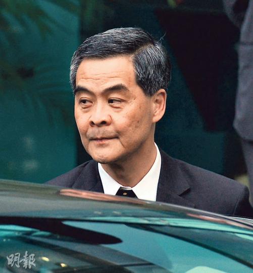 特首梁振英與司局長前日及昨日兩次討論民主黨黨慶一事，最後決定所有人一律不去，包括會勸喻常秘、副秘等高級公務員也不應出席，但民主黨黨員除外。（劉焌陶攝）