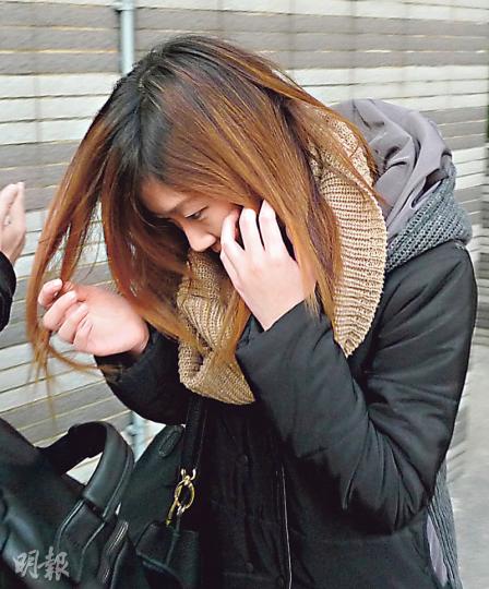 美容師鄭慧蓉(圖)為事主敷面膜及做針清療程,被事主指有份加入游說購買身體療程。事主更指被疲勞轟炸後,較預定時間遲兩小時才離開美容院。(何偉畧攝) 美容師鄭慧蓉(圖)為事主敷面膜及做針清療程,被事主指有份加入游說購買身體療程。事主更指被疲勞轟炸後,較預定時間遲兩小時才離開美容院。(何偉畧攝)