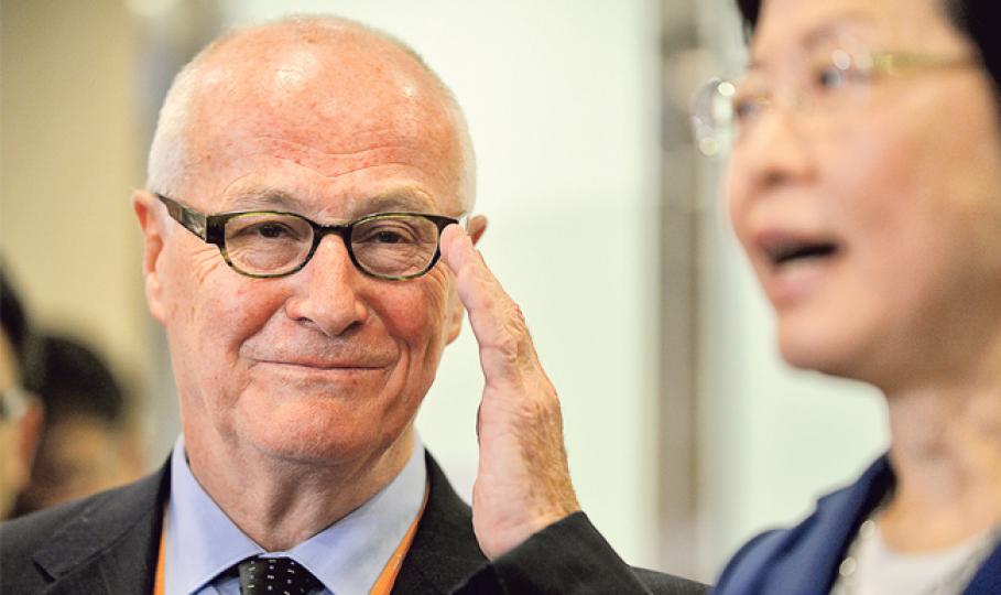 西九行政總裁連納智(左)昨宣布提早離職,他否認和西九文化區管理局董事局主席林鄭月娥(右)有不和,強調自己熱愛香港,對未能親身見證西九文化區落成感到遺憾。(葉家豪攝) 西九行政總裁連納智(左)昨宣布提早離職,他否認和西九文化區管理局董事局主席林鄭月娥(右)有不和,強調自己熱愛香港,對未能親身見證西九文化區落成感到遺憾。(葉家豪攝)