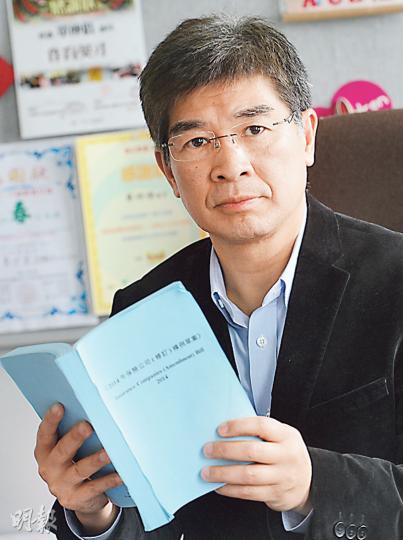 立法會正審議成立法定機構保監局取代現時保險業界自我監管機制。有份審議法例的立法會議員單仲偕(圖)稱,目前法例對投連險監管有灰色地帶,市民遇上不良銷售投訴無門。(劉焌陶攝) 立法會正審議成立法定機構保監局取代現時保險業界自我監管機制。有份審議法例的立法會議員單仲偕(圖)稱,目前法例對投連險監管有灰色地帶,市民遇上不良銷售投訴無門。(劉焌陶攝)