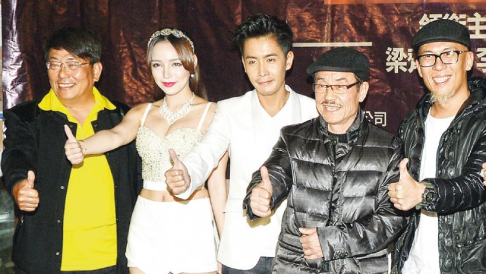彭懷安(右起)、導演劉俊輝及李逸朗等對新片充滿信心。(攝影:黃梓烜)曹查理(攝影:黃梓烜)王晶(攝影:黃梓烜)何超儀(左)賀好友徐濠縈(右)新店開幕。(攝影/記者:林蘊兒) 彭懷安(右起)、導演劉俊輝及李逸朗等對新片充滿信心。(攝影:黃梓烜)曹查理(攝影:黃梓烜)王晶(攝影:黃梓烜)何超儀(左)賀好友徐濠縈(右)新店開幕。(攝影/記者:林蘊兒)