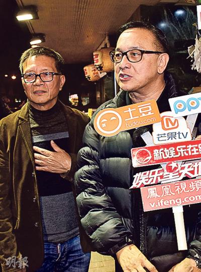 曹查理(右)與陳慎芝(左)望好友何家駒一路好走。(攝影﹕梁迺楠)「惡人」之一的李兆基到靈堂致祭。(攝影﹕梁迺楠)袁潔儀表示曾透過何家駒介紹,接了不少內地的工作。(攝影﹕梁迺楠)王宗堯昨日到靈堂拜祭何家駒。(攝影﹕梁迺楠) 曹查理(右)與陳慎芝(左)望好友何家駒一路好走。(攝影﹕梁迺楠)「惡人」之一的李兆基到靈堂致祭。(攝影﹕梁迺楠)袁潔儀表示曾透過何家駒介紹,接了不少內地的工作。(攝影﹕梁迺楠)王宗堯昨日到靈堂拜祭何家駒。(攝影﹕梁迺楠)