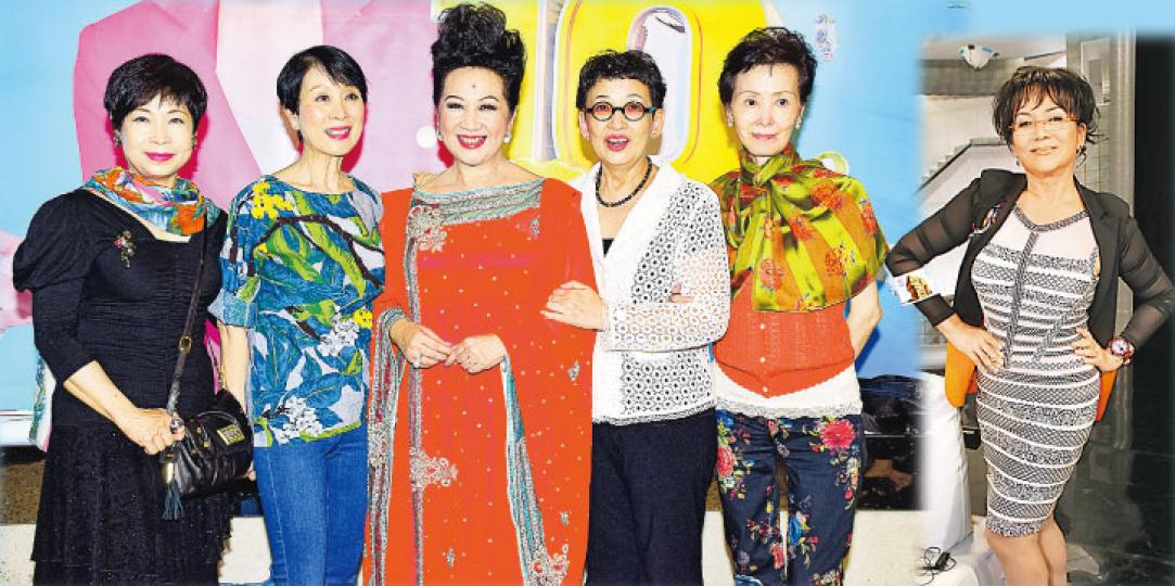 王愛明(左起)、陳寶珠、薛家燕、馮素波、沈芝華及馮寶寶不是經常見面,但感情卻沒改變。(攝影﹕娛樂組)芳芳姐雖慨嘆歲月不饒人,但67歲的她依然高貴大方。(攝影﹕娛樂組)蕭芳芳獲理工大學頒授大學院士榮銜,丈夫張正甫到場支持。(攝影﹕娛樂組) 王愛明(左起)、陳寶珠、薛家燕、馮素波、沈芝華及馮寶寶不是經常見面,但感情卻沒改變。(攝影﹕娛樂組)芳芳姐雖慨嘆歲月不饒人,但67歲的她依然高貴大方。(攝影﹕娛樂組)蕭芳芳獲理工大學頒授大學院士榮銜,丈夫張正甫到場支持。(攝影﹕娛樂組)