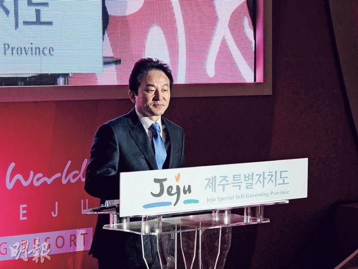 濟州特別自治道知事元喜龍表示,藍鼎在濟州的項目,應盡量聘用當地年輕人,以便令當地經濟受惠。(鄭智文攝) 濟州特別自治道知事元喜龍表示,藍鼎在濟州的項目,應盡量聘用當地年輕人,以便令當地經濟受惠。(鄭智文攝)