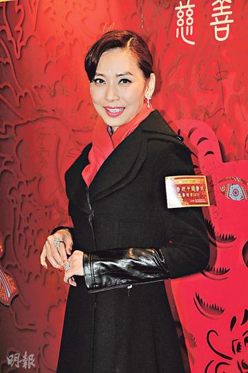 鄺美雲回應新緋聞時笑說傳媒很惜她,故安排條件好的追求者給她,自言會視為祝福。(攝影/記者:梁榮達) 鄺美雲回應新緋聞時笑說傳媒很惜她,故安排條件好的追求者給她,自言會視為祝福。(攝影/記者:梁榮達)