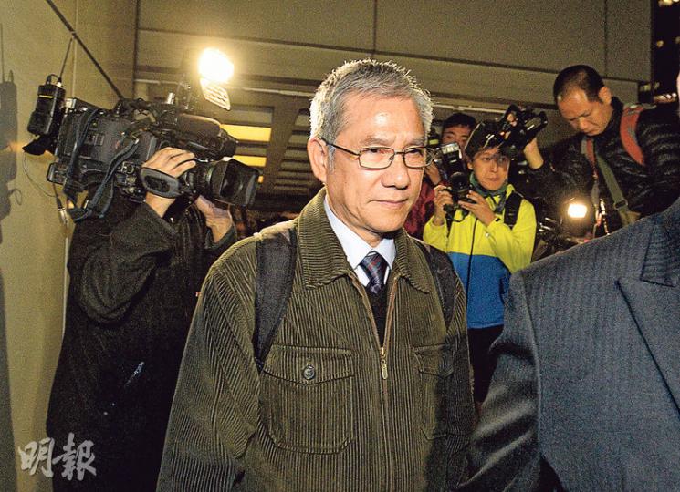 南丫四號船長周志偉離開法院時被問是否等了很久及想盡快有裁決,他揚手示意不欲回答。(盧翊銘攝)海泰號船長黎細明昨步出法院時不發一言,拒絕回應記者提問。(盧翊銘攝) 南丫四號船長周志偉離開法院時被問是否等了很久及想盡快有裁決,他揚手示意不欲回答。(盧翊銘攝)海泰號船長黎細明昨步出法院時不發一言,拒絕回應記者提問。(盧翊銘攝)