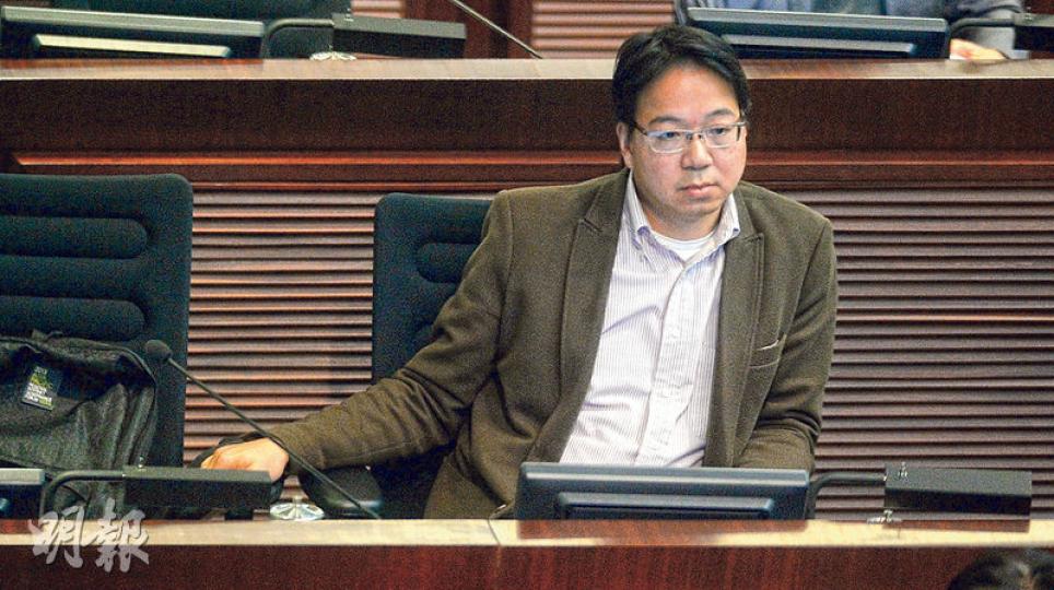 資訊科技界議員莫乃光說,聽到不少泛民問及有關撥款申請文件細節,有時代他們向官員查詢,官員也會透過他回覆泛民的疑問。(葉家豪攝) 資訊科技界議員莫乃光說,聽到不少泛民問及有關撥款申請文件細節,有時代他們向官員查詢,官員也會透過他回覆泛民的疑問。(葉家豪攝)
