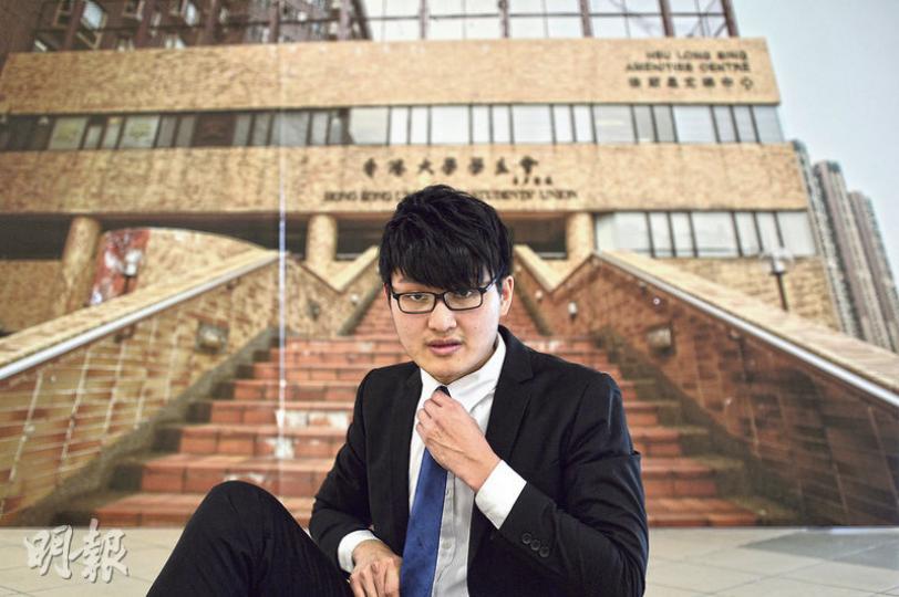 港大新學生會當選內閣候任會長馮敬恩(圖)稱,雖然不贊成退聯,但會尊重同學取態,未來在政改、高等教育等議題與學聯會有合作空間。(余俊亮攝)港大學生會退出學聯關注組自去年底成立,關注組代表之一吳偉嘉表示,他們主要在校內宿舍宣傳,亦會在壁報板張貼海報(圖),解釋其理念。(余俊亮攝) 港大新學生會當選內閣候任會長馮敬恩(圖)稱,雖然不贊成退聯,但會尊重同學取態,未來在政改、高等教育等議題與學聯會有合作空間。(余俊亮攝)港大學生會退出學聯關注組自去年底成立,關注組代表之一吳偉嘉表示,他們主要在校內宿舍宣傳,亦會在壁報板張貼海報(圖),解釋其理念。(余俊亮攝)