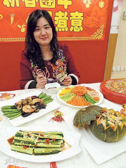 農曆新年將至,醫院管理局九龍中醫院聯網營養部聯網經理鄭家燕說,完全不建議糖尿病人吃年糕,因為糖分高,一塊年糕的糖分約有40克,相等於大半碗至一碗飯。(陳倢朗攝) 農曆新年將至,醫院管理局九龍中醫院聯網營養部聯網經理鄭家燕說,完全不建議糖尿病人吃年糕,因為糖分高,一塊年糕的糖分約有40克,相等於大半碗至一碗飯。(陳倢朗攝)