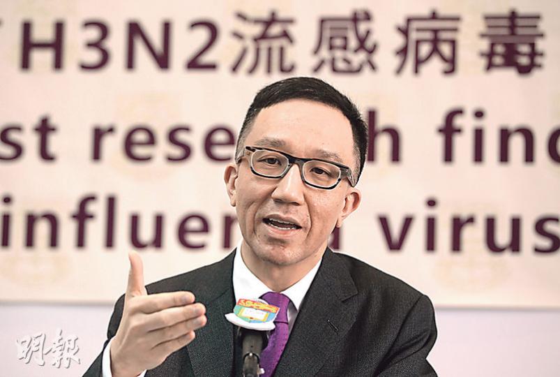 港大最新研究顯示,兒童接種流感疫苗後可減低入院風險達46%,港大公共衛生學院世衛傳染病流行病學及控制合作中心總監梁卓偉稱,今年疫苗保護力較過往的六成低,但已高於本身預期的兩三成,具「中度保護」作用。(李澤彤攝) 港大最新研究顯示,兒童接種流感疫苗後可減低入院風險達46%,港大公共衛生學院世衛傳染病流行病學及控制合作中心總監梁卓偉稱,今年疫苗保護力較過往的六成低,但已高於本身預期的兩三成,具「中度保護」作用。(李澤彤攝)