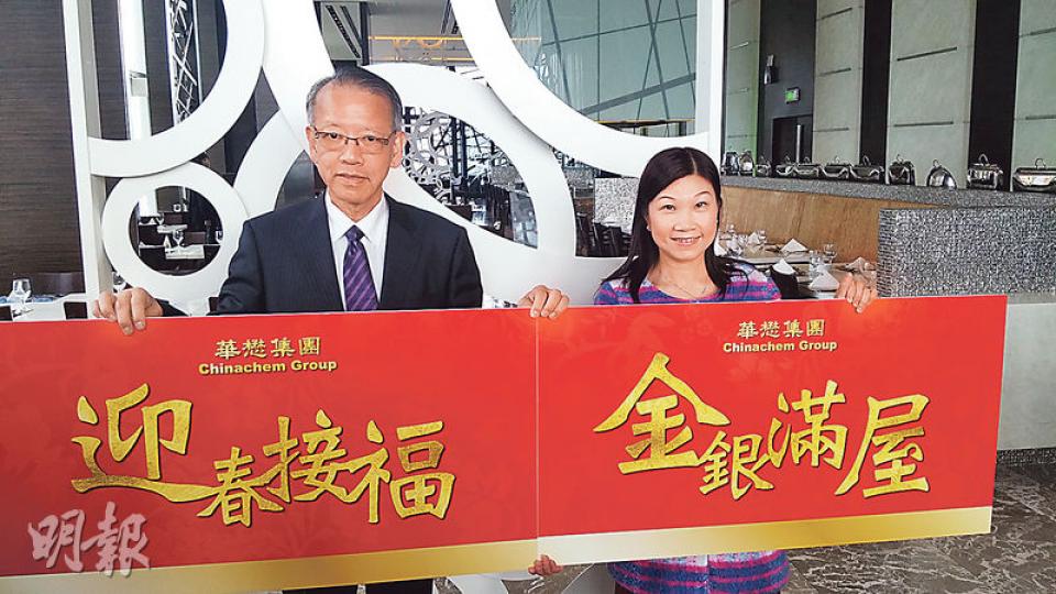 華懋集團營業部總監吳崇武(左)稱,集團今年將有5個全新項目發售,涉及超過1000伙,料市值約150億元。(林尚民攝) 華懋集團營業部總監吳崇武(左)稱,集團今年將有5個全新項目發售,涉及超過1000伙,料市值約150億元。(林尚民攝)