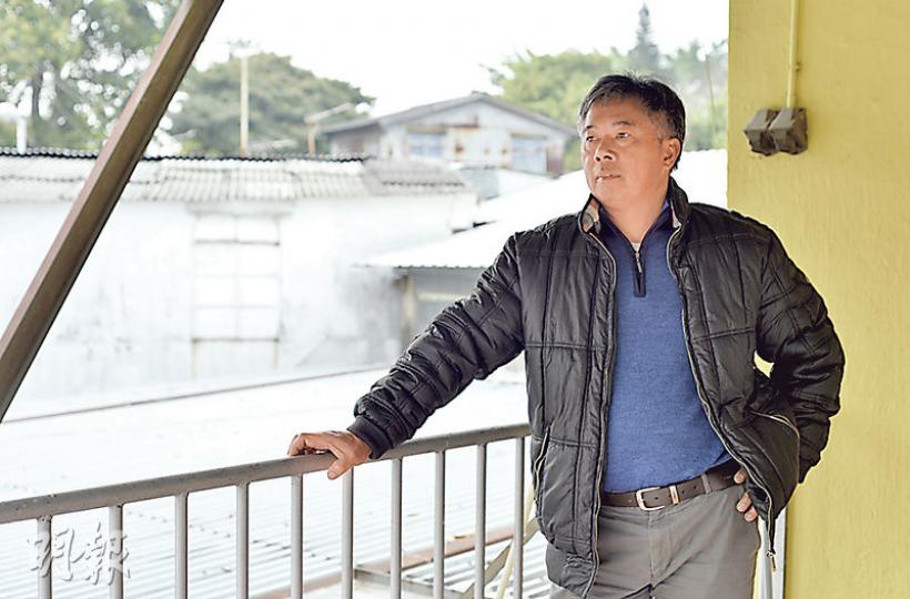 最近連任古洞北居民代表的藍少虎被指支持新界東北發展，他對本報強調，倘沒有讓居民可接受的方案，他也不能支持發展，並建議政府採取搬村方案。（余俊亮攝）古洞北發展關注組李肇華雖落選村代表，但認為有至少近半村民支持「不遷不拆」，指政府應跟村民直接商討，尋求解決方案。（林俊源攝）
