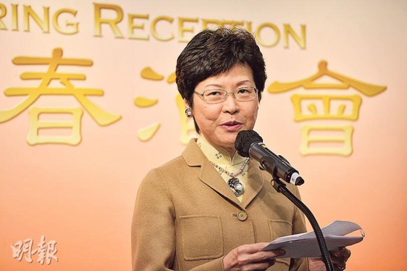 署理特首林鄭月娥昨晚以西九文化區管理局董事局主席身分出席西九龍戲曲中心粵劇新星展新春酒會,她說,西九文化區戲曲中心工程進展良好,去年12月起開始上蓋建築工程,預料2017年竣工。另外,她在電台節目談政改時說政府願當中間人,促成泛民與中央官員對話。(鄧宗弘攝) 署理特首林鄭月娥昨晚以西九文化區管理局董事局主席身分出席西九龍戲曲中心粵劇新星展新春酒會,她說,西九文化區戲曲中心工程進展良好,去年12月起開始上蓋建築工程,預料2017年竣工。另外,她在電台節目談政改時說政府願當中間人,促成泛民與中央官員對話。(鄧宗弘攝)