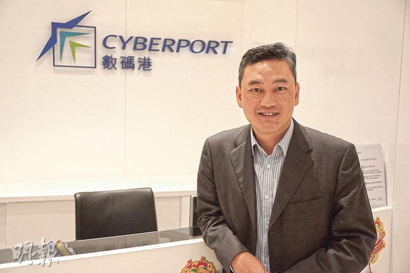 數碼港行政總裁林向陽接受訪問時表示,去年起未來3年數碼港將投放不少於2億元推動資訊科技發展,包括加強教育啟發青年對科技興趣,又建議青年創業前,宜汲取經驗了解創業運作,並要有一種「不怕被拒絕」心態,以及有心理準備明白創業路往往舉步維艱。(余瑋攝) 數碼港行政總裁林向陽接受訪問時表示,去年起未來3年數碼港將投放不少於2億元推動資訊科技發展,包括加強教育啟發青年對科技興趣,又建議青年創業前,宜汲取經驗了解創業運作,並要有一種「不怕被拒絕」心態,以及有心理準備明白創業路往往舉步維艱。(余瑋攝)