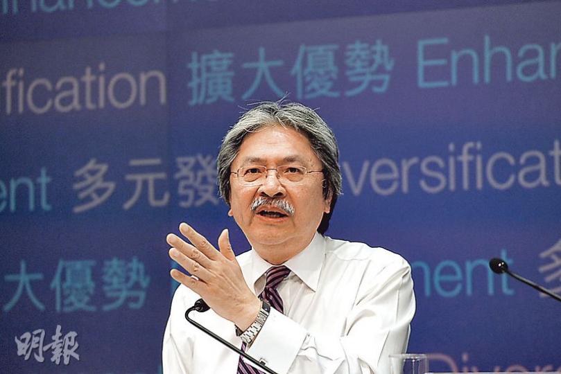 鍾劍華:財政司長過去1年多在不同場合或平台上反覆說要「逐步取消一次過的紓困措施」之說也好像從沒說過。圖為財政司長曾俊華。(李紹昌攝) 鍾劍華:財政司長過去1年多在不同場合或平台上反覆說要「逐步取消一次過的紓困措施」之說也好像從沒說過。圖為財政司長曾俊華。(李紹昌攝)