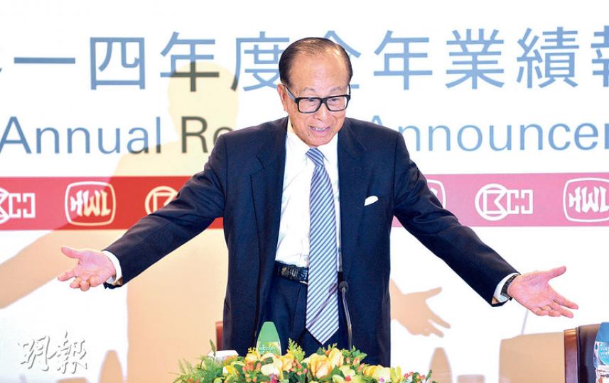 長實主席李嘉誠昨在業績記者會稱,到當前為止,他仍感細價樓的供應不足,樓價不見得會跌得太多,但他提醒有意置業的市民宜量力而為。(鄧宗弘攝) 長實主席李嘉誠昨在業績記者會稱,到當前為止,他仍感細價樓的供應不足,樓價不見得會跌得太多,但他提醒有意置業的市民宜量力而為。(鄧宗弘攝)