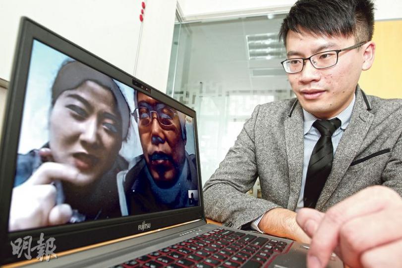 脫北者關注組創辦人之一劉冠亨（圖）時常與韓國的關注脫北者組織聯繫，組成「港韓聯盟」向中國政府傳達信息，促請善待脫北者。圖中熒幕中人為李韓星及其牧師丈夫，二人正接受視像訪問。（郭慶輝攝）