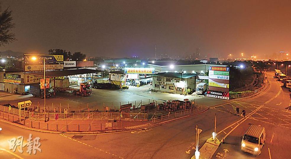 黃定光表示,購物城會選址落馬洲,現為港捷停車場(圖),地主願以1元出租42萬平方呎地皮,日後購物城「非牟利」,收入可給鄉委會作慈善用途。(鄧宗弘攝) 黃定光表示,購物城會選址落馬洲,現為港捷停車場(圖),地主願以1元出租42萬平方呎地皮,日後購物城「非牟利」,收入可給鄉委會作慈善用途。(鄧宗弘攝)