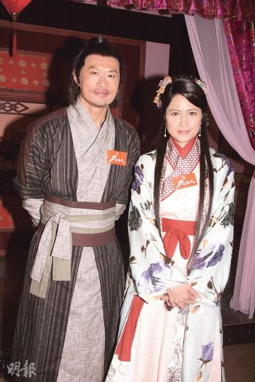 邵美琪(右)與黃德斌(左)出席無綫劇《刀下留人》拜神儀式。(攝影/記者:鍾一虹) 邵美琪(右)與黃德斌(左)出席無綫劇《刀下留人》拜神儀式。(攝影/記者:鍾一虹)