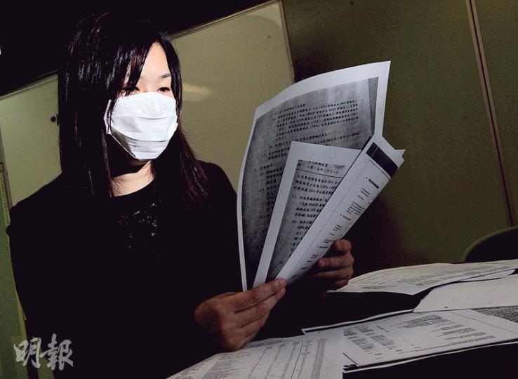 曾任職鄰舍輔導會5年的黃小姐表示,去年12月31日離職時為社工助理,月薪2.5萬元,涉及的累積加薪差額達1.1萬,惟離職後一直無獲機構通知薪酬調整安排,直至舊同事告知機構貼出告示,始知今年1月31日或之前離職者將不獲追補增薪。(李澤彤攝) 曾任職鄰舍輔導會5年的黃小姐表示,去年12月31日離職時為社工助理,月薪2.5萬元,涉及的累積加薪差額達1.1萬,惟離職後一直無獲機構通知薪酬調整安排,直至舊同事告知機構貼出告示,始知今年1月31日或之前離職者將不獲追補增薪。(李澤彤攝)