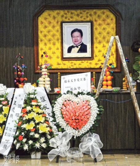 無綫甘草演員招石文昨日設靈,喪禮以佛教儀式進行。(攝影/記者:陳釗)丁羽透露與故友招石文相識約十載。(攝影/記者:陳釗)阮兆輝與太太鄧拱璧到靈堂拜祭。(攝影/記者:陳釗) 無綫甘草演員招石文昨日設靈,喪禮以佛教儀式進行。(攝影/記者:陳釗)丁羽透露與故友招石文相識約十載。(攝影/記者:陳釗)阮兆輝與太太鄧拱璧到靈堂拜祭。(攝影/記者:陳釗)