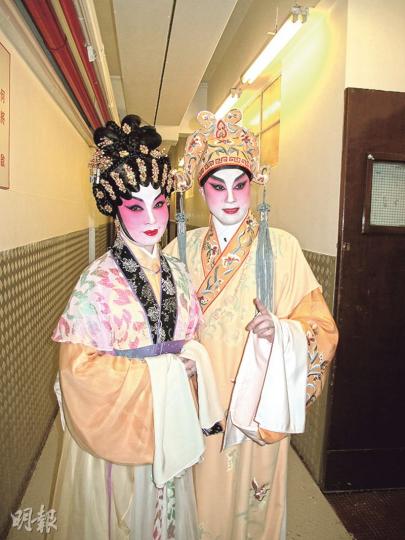 蓋鳴暉(右)和尹飛燕(左)演出《新蝶影紅梨記》。(攝影/記者:柯美) 蓋鳴暉(右)和尹飛燕(左)演出《新蝶影紅梨記》。(攝影/記者:柯美)