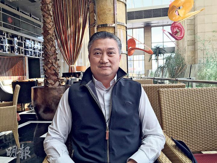 青年事務委員會主席陳振彬認為,政府有責任將青年不滿的問題分析、解決,並建議政府助青年置業。(何曉勤北京攝) 青年事務委員會主席陳振彬認為,政府有責任將青年不滿的問題分析、解決,並建議政府助青年置業。(何曉勤北京攝)