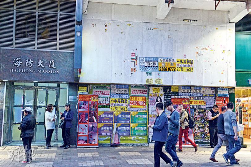 尖沙嘴海防道53至55號海防大廈地下5號舖連閣樓,獲內地歷史品牌老鳳祥承租,料將成為該公司在港首間專門店。(劉焌陶攝) 尖沙嘴海防道53至55號海防大廈地下5號舖連閣樓,獲內地歷史品牌老鳳祥承租,料將成為該公司在港首間專門店。(劉焌陶攝)