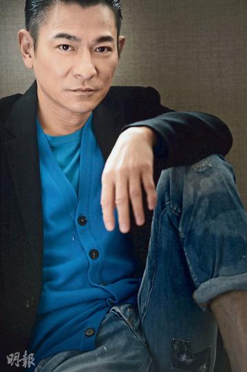 劉德華近年在香港較少露面,這次為《失孤》宣傳而接受《明報》專訪,成為素食者的華仔保持有型靚仔,實在是得天獨厚。(攝影:劉永銳)劉德華熱愛電影,所以他會花心思把角色塑造得更有生命力,而不會要求只做帥哥。(攝影:劉永銳) 劉德華近年在香港較少露面,這次為《失孤》宣傳而接受《明報》專訪,成為素食者的華仔保持有型靚仔,實在是得天獨厚。(攝影:劉永銳)劉德華熱愛電影,所以他會花心思把角色塑造得更有生命力,而不會要求只做帥哥。(攝影:劉永銳)