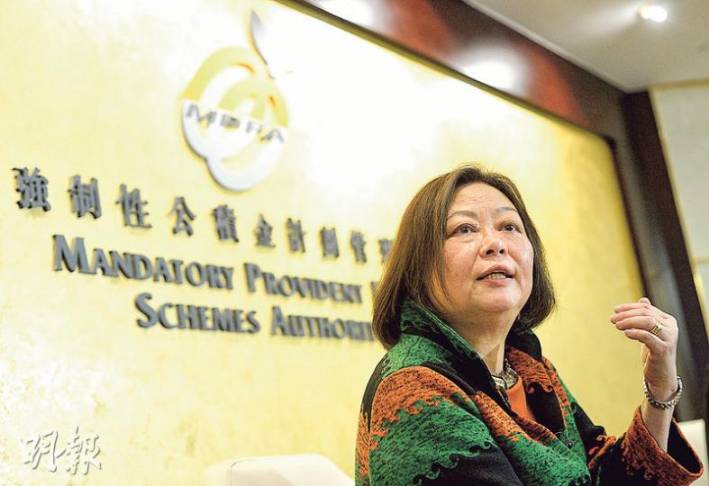 積金局主席胡紅玉將於下周卸任,昨日與傳媒茶敘時形容在任6年不留遺憾,但一直反對強積金對冲僱員的長期服務金或遣散費,促政府不能再將議題「擺得太耐」。(盧翊銘攝) 積金局主席胡紅玉將於下周卸任,昨日與傳媒茶敘時形容在任6年不留遺憾,但一直反對強積金對冲僱員的長期服務金或遣散費,促政府不能再將議題「擺得太耐」。(盧翊銘攝)