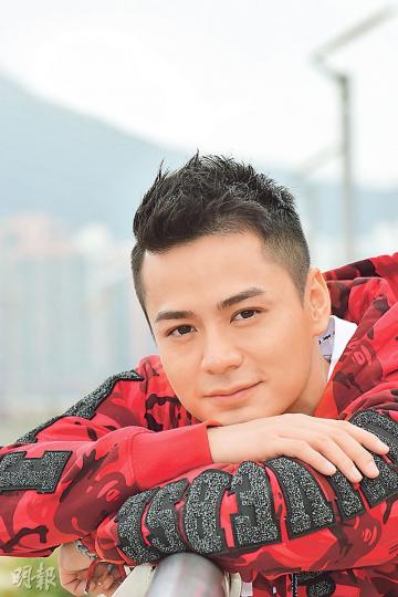 30歲的羅仲謙自言是傳統男人,覺得家庭很重要,所以希望快點事業有成,早點享受家庭生活。(攝影:梁迺楠)羅仲謙與楊怡拍拖,兩人在事業上有差距,在俗世眼中,是一段女尊男卑的關係,謙仔不諱言曾為這些報道感不快。(攝影:梁迺楠) 30歲的羅仲謙自言是傳統男人,覺得家庭很重要,所以希望快點事業有成,早點享受家庭生活。(攝影:梁迺楠)羅仲謙與楊怡拍拖,兩人在事業上有差距,在俗世眼中,是一段女尊男卑的關係,謙仔不諱言曾為這些報道感不快。(攝影:梁迺楠)