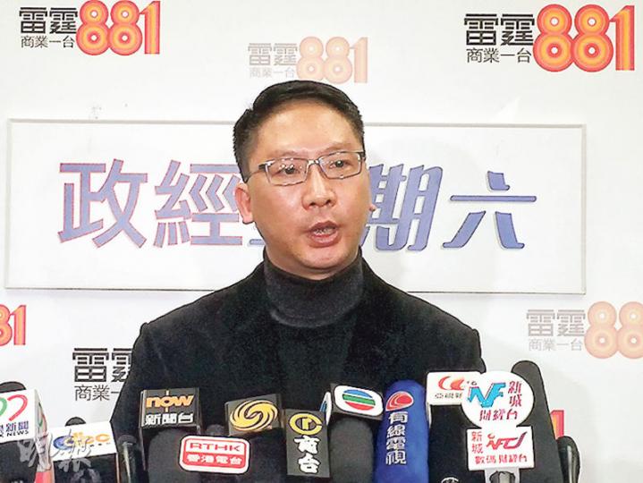 律政司長袁國強昨日表示,27名泛民議員日前再「綑綁式」聯署表明否決人大8•31決定下的政改方案,令人非常擔心,指是「負面政治表態」,不利溝通。(鄧宗弘攝) 律政司長袁國強昨日表示,27名泛民議員日前再「綑綁式」聯署表明否決人大8•31決定下的政改方案,令人非常擔心,指是「負面政治表態」,不利溝通。(鄧宗弘攝)