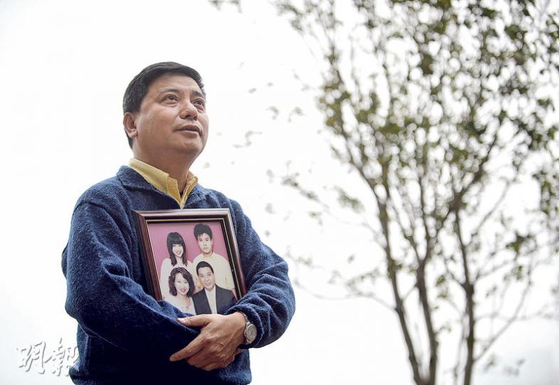 年幼已經歷喪親之痛的翁誠光,退休後更加思念亡妻,經常懷念過往一家四口的相處時光,但相信夫妻終會在天家重聚。(盧翊銘攝) 年幼已經歷喪親之痛的翁誠光,退休後更加思念亡妻,經常懷念過往一家四口的相處時光,但相信夫妻終會在天家重聚。(盧翊銘攝)