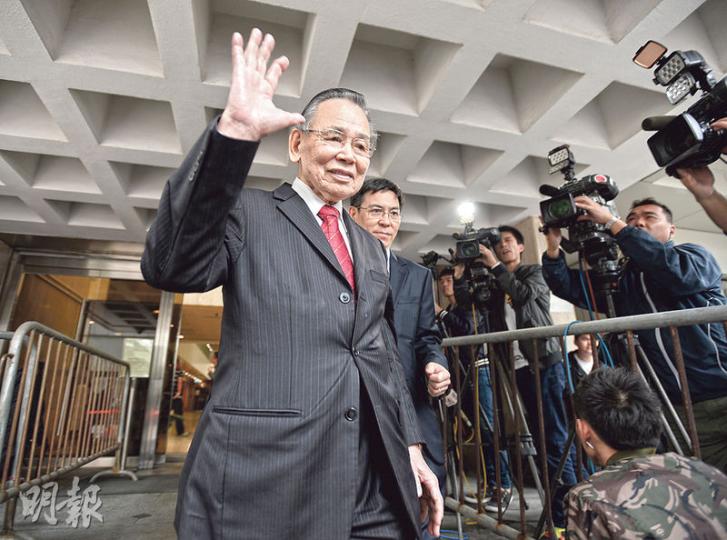 郭炳江的舅父鄺準昨罕有現身法庭旁聽。鄺準於姐夫郭得勝主政時代已加入新地,擔任執董已22年,員工尊稱他「老爺」。(盧翊銘攝) 郭炳江的舅父鄺準昨罕有現身法庭旁聽。鄺準於姐夫郭得勝主政時代已加入新地,擔任執董已22年,員工尊稱他「老爺」。(盧翊銘攝)
