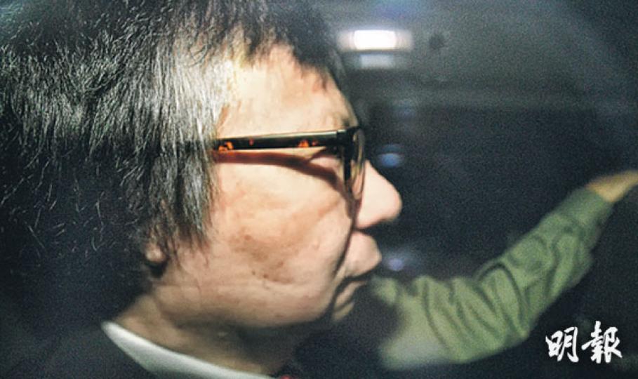 郭炳江(圖)早上乘囚車到高等法院申請保釋,其頭髮剪短了不少,兩鬢現斑白,身形無大變化。本案僅郭申請保釋等候上訴,其餘被告「未有動靜」。(盧翊銘攝)郭炳江兒子郭基煇(圖)勸勉父親保持心中「一團火」,常存希望。他表示家人和新地上下均支持父親,對父親上訴得直充滿信心。(盧翊銘攝)郭炳聯(中)在中午休庭及下午散庭皆在法院內逗留超過10分鐘才離開,未對傳媒發表任何感受。(盧翊銘攝) 郭炳江(圖)早上乘囚車到高等法院申請保釋,其頭髮剪短了不少,兩鬢現斑白,身形無大變化。本案僅郭申請保釋等候上訴,其餘被告「未有動靜」。(盧翊銘攝)郭炳江兒子郭基煇(圖)勸勉父親保持心中「一團火」,常存希望。他表示家人和新地上下均支持父親,對父親上訴得直充滿信心。(盧翊銘攝)郭炳聯(中)在中午休庭及下午散庭皆在法院內逗留超過10分鐘才離開,未對傳媒發表任何感受。(盧翊銘攝)
