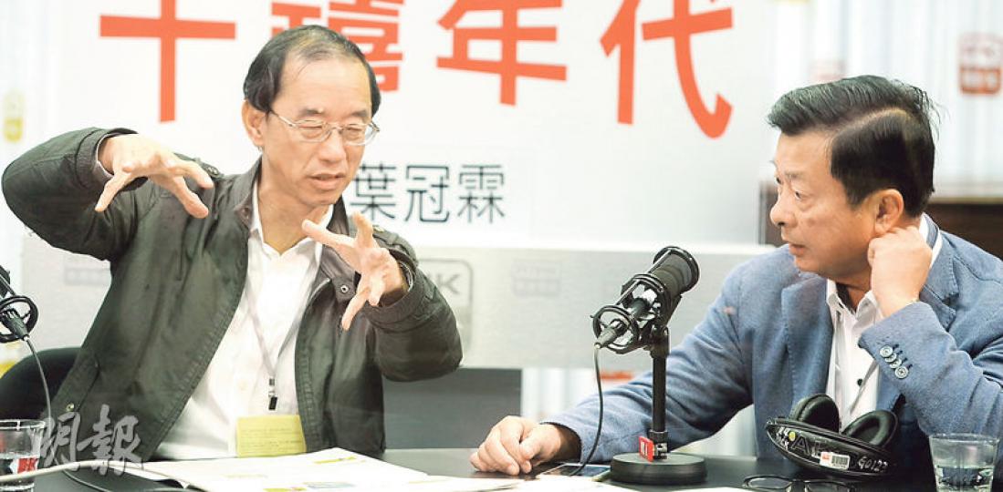 前民航處長林光宇(右)昨出席港台《千禧年代》節目時,公開要求運輸及房屋局長張炳良交代三方工作小組落實的《2007年方案》,以接受公眾監督。圖左為前天文台長林超英,他亦反對興建三跑,質疑三跑建成後難以達到政府估算的效益。(胡景禧攝) 前民航處長林光宇(右)昨出席港台《千禧年代》節目時,公開要求運輸及房屋局長張炳良交代三方工作小組落實的《2007年方案》,以接受公眾監督。圖左為前天文台長林超英,他亦反對興建三跑,質疑三跑建成後難以達到政府估算的效益。(胡景禧攝)