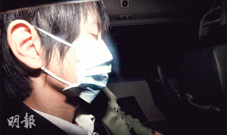 首被告周凱亮以8比1被裁定謀殺罪成,他將於下周一就阻止合法埋葬屍體罪求情及判刑。(李紹昌攝) 次被告謝臻麒被陪審團一致裁定謀殺罪名不成立,由家人陪同離開法庭。(余俊亮攝) 首被告周凱亮以8比1被裁定謀殺罪成,他將於下周一就阻止合法埋葬屍體罪求情及判刑。(李紹昌攝) 次被告謝臻麒被陪審團一致裁定謀殺罪名不成立,由家人陪同離開法庭。(余俊亮攝)