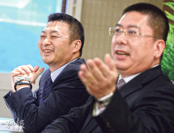 潤地副主席唐勇(左)指,主席一職仍懸空,由誰接任有待大股東決定,惟他自己不太想做這職位。(劉焌陶攝) 潤地副主席唐勇(左)指,主席一職仍懸空,由誰接任有待大股東決定,惟他自己不太想做這職位。(劉焌陶攝)