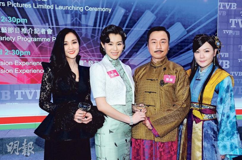 謝安琪(左起)、胡杏兒、黎耀祥及田蕊妮為TVB劇集宣傳造勢,其中以謝安琪騷事業線最搶鏡。(攝影:鍾偉茵)高海寧(左起)、洪永城、鄭嘉穎、楊怡、林夏薇及陳展鵬為《天眼》造勢,希望搶高收視。(攝影:鍾偉茵)歐陽震華與萬綺雯同是好戲之人,肯定是演技鬥一番。(攝影:鍾偉茵)鍾嘉欣(左)與黃宗澤(右)會否再結戲緣?(攝影:鍾偉茵) 謝安琪(左起)、胡杏兒、黎耀祥及田蕊妮為TVB劇集宣傳造勢,其中以謝安琪騷事業線最搶鏡。(攝影:鍾偉茵)高海寧(左起)、洪永城、鄭嘉穎、楊怡、林夏薇及陳展鵬為《天眼》造勢,希望搶高收視。(攝影:鍾偉茵)歐陽震華與萬綺雯同是好戲之人,肯定是演技鬥一番。(攝影:鍾偉茵)鍾嘉欣(左)與黃宗澤(右)會否再結戲緣?(攝影:鍾偉茵)