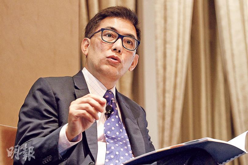 領匯管理執行董事及行政總裁王國龍稱,收購北京歐美匯購物中心,可即為集團帶來貢獻。(郭慶輝攝) 領匯管理執行董事及行政總裁王國龍稱,收購北京歐美匯購物中心,可即為集團帶來貢獻。(郭慶輝攝)
