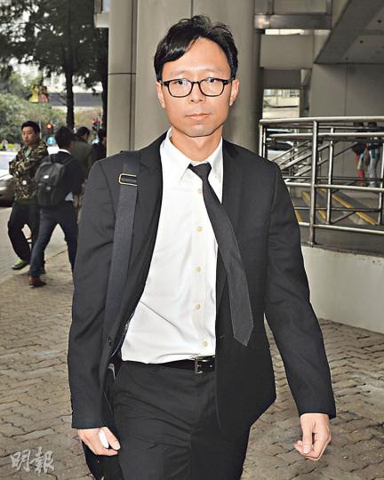 呼吸專科醫生余展榮稱根據事情發生次序,事主較大可能於接受內窺鏡手術抽組織時出血,但不能確實估計何時發生出血問題。(葉家豪攝)事主杜偉順的妻子許月芬表示,丈夫離世前一天曾與醫生會面,問及丈夫為何遲遲未能出院,惟醫生未有解釋。(葉家豪攝) 呼吸專科醫生余展榮稱根據事情發生次序,事主較大可能於接受內窺鏡手術抽組織時出血,但不能確實估計何時發生出血問題。(葉家豪攝)事主杜偉順的妻子許月芬表示,丈夫離世前一天曾與醫生會面,問及丈夫為何遲遲未能出院,惟醫生未有解釋。(葉家豪攝)