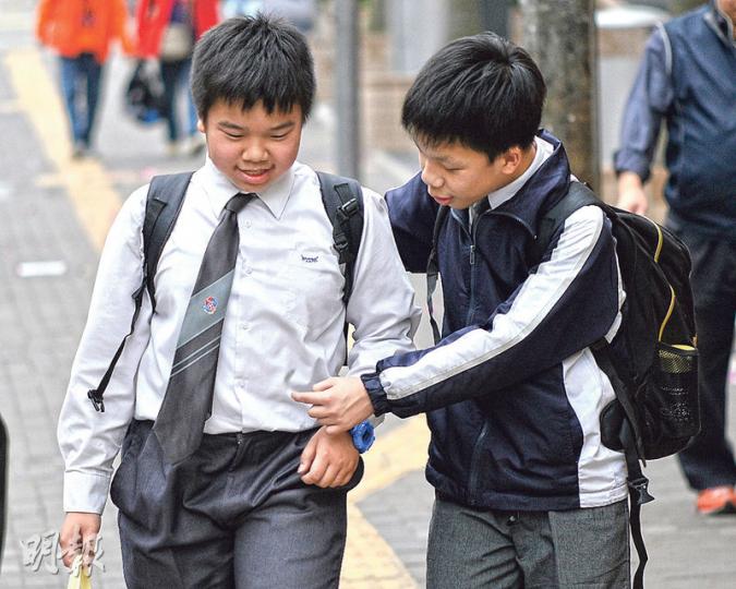 衛生署調查顯示,中學男生肥胖率達22.5%,高於女生的16.6%。香港肥胖學會會長周振中預料,需要整體社會推行減鹽及減糖行動,才能減少肥胖中學生。(葉家豪攝) 衛生署調查顯示,中學男生肥胖率達22.5%,高於女生的16.6%。香港肥胖學會會長周振中預料,需要整體社會推行減鹽及減糖行動,才能減少肥胖中學生。(葉家豪攝)