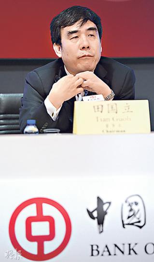 中行董事長田國立在昨日業績會稱,今年計劃對一帶一路的國家提供不低於200億美元的貸款授信額度,未來三年提供7800億港元。(劉焌陶攝) 中行董事長田國立在昨日業績會稱,今年計劃對一帶一路的國家提供不低於200億美元的貸款授信額度,未來三年提供7800億港元。(劉焌陶攝)