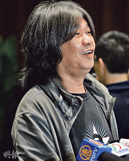 社民連梁國雄早前承認收過黎智英50萬元捐款,對於議員個人利益監察委員會決定調查他,梁國雄稱不介意,並會配合調查。(葉家豪攝)工黨李卓人承認代工黨收取黎智英最少150萬元捐款,並暫存在個人戶口9個月後歸還。他昨說會合作協助調查,認為經立會機制可向公眾交代清楚。(葉家豪攝) 社民連梁國雄早前承認收過黎智英50萬元捐款,對於議員個人利益監察委員會決定調查他,梁國雄稱不介意,並會配合調查。(葉家豪攝)工黨李卓人承認代工黨收取黎智英最少150萬元捐款,並暫存在個人戶口9個月後歸還。他昨說會合作協助調查,認為經立會機制可向公眾交代清楚。(葉家豪攝)