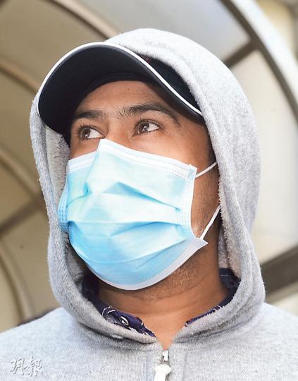 涉嫌誤殺食環署小販管理隊主任胡廣森的巴基斯坦小販,昨獲准保釋候訊。(劉焌陶攝) 涉嫌誤殺食環署小販管理隊主任胡廣森的巴基斯坦小販,昨獲准保釋候訊。(劉焌陶攝)