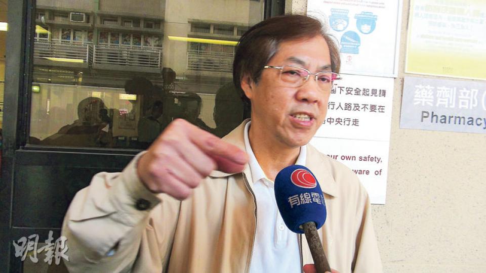 持有私家車及貨車駕駛執照的陳先生表示,已20年沒駕車,談及昨日救車經過時說:「雖然好驚,不過救到人好開心!」(林智傑攝) 持有私家車及貨車駕駛執照的陳先生表示,已20年沒駕車,談及昨日救車經過時說:「雖然好驚,不過救到人好開心!」(林智傑攝)