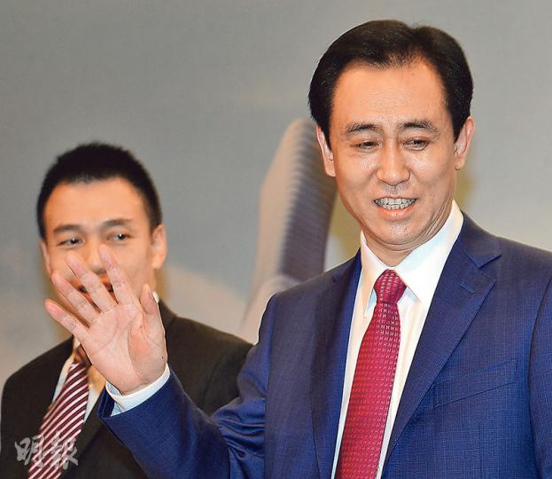 恒大地產派末期息每股0.43元人民幣，派息率高達五成，持有七成股權的大股東兼主席許家印（圖），單是今次收息便淨袋44億元（約合55億港元），5年來憑收息已袋入133億元。（劉焌陶攝）